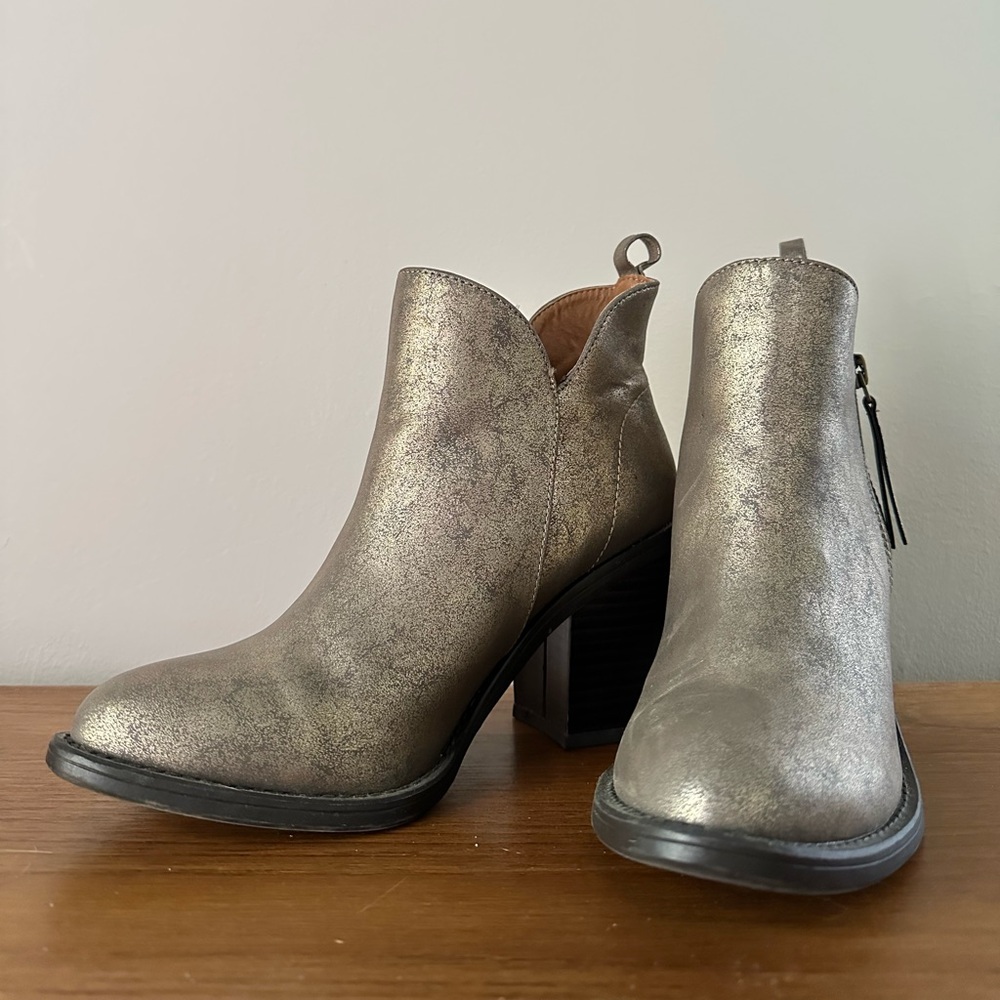 Giddy-up Coastal Cowgirl Western gold ankle Booties Chunky Heel dopamine